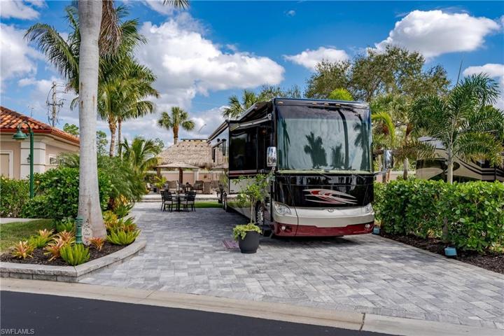 13595  Snook  CIR, Naples, FL 34114