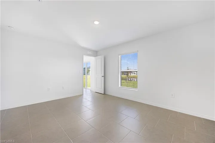 Tiled spare room with baseboards