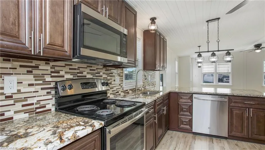 241  OCEAN REEF  LN, Naples, FL 34114