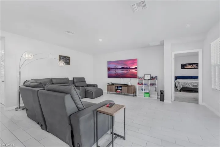 1216 Nw 21st Pl, Cape Coral, Florida 33993