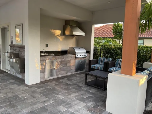 Community Pool/Lanai