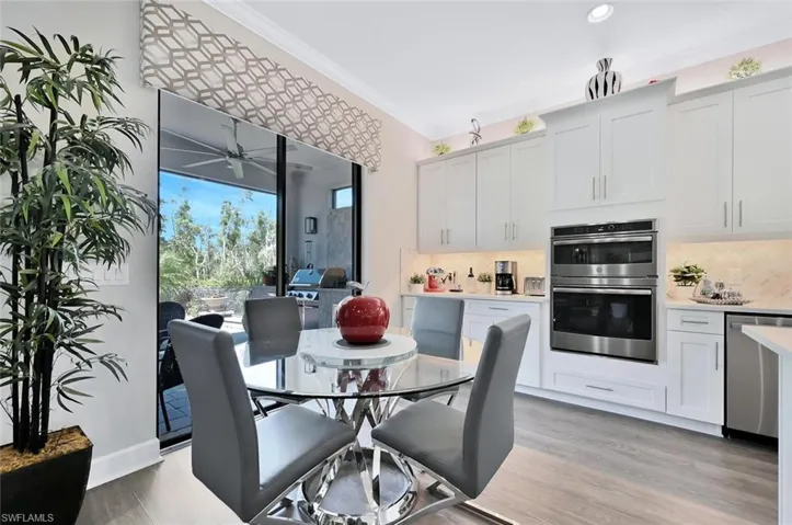 Kitchen Eating Area