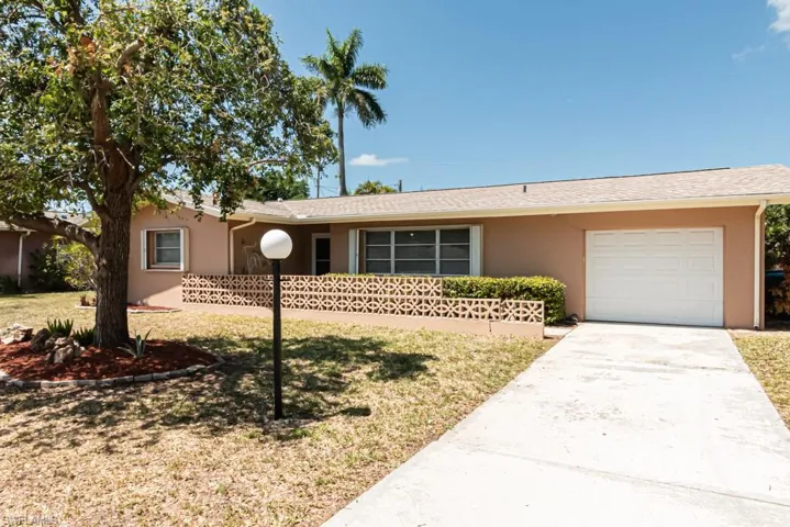 5218  Elm  CT, Cape Coral, FL 33904