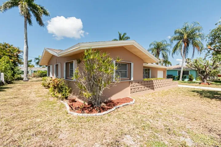 5218  Elm  CT, Cape Coral, FL 33904
