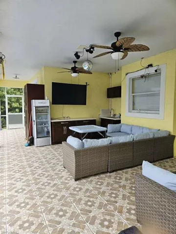 915 Barbara Ct, Lehigh Acres, Florida 33974