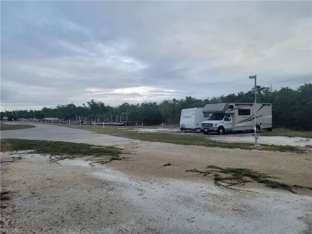 land for storage of rvs and boat and boat trailors