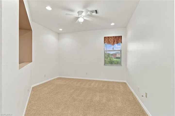 8091 Allamanda Ct, Lehigh Acres, Florida 33972