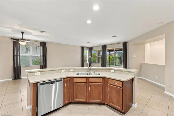 8091 Allamanda Ct, Lehigh Acres, Florida 33972