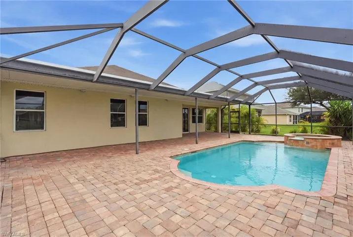 8091 Allamanda Ct, Lehigh Acres, Florida 33972