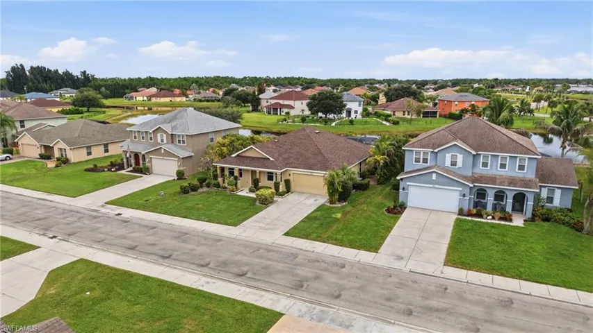 8091 Allamanda Ct, Lehigh Acres, Florida 33972