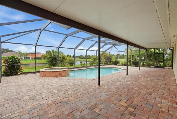 8091 Allamanda Ct, Lehigh Acres, Florida 33972