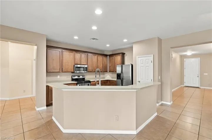 8091 Allamanda Ct, Lehigh Acres, Florida 33972