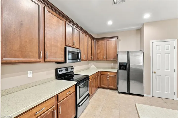 8091 Allamanda Ct, Lehigh Acres, Florida 33972