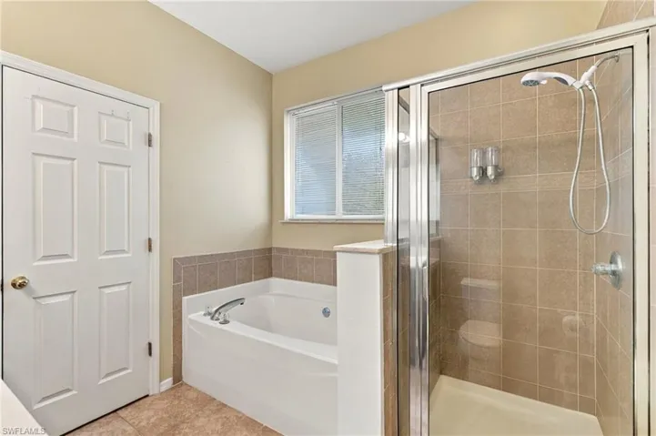 8091 Allamanda Ct, Lehigh Acres, Florida 33972