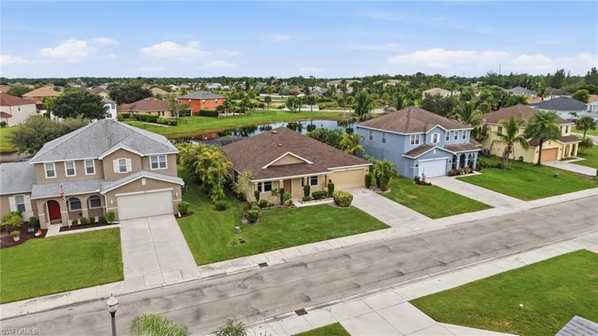 8091 Allamanda Ct, Lehigh Acres, Florida 33972