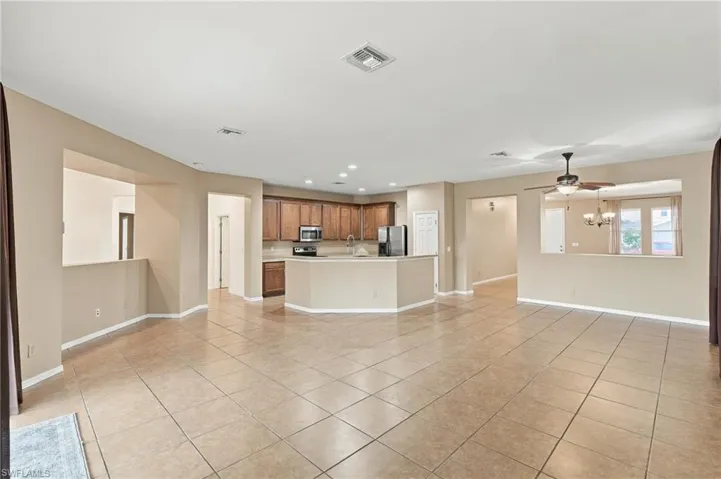8091 Allamanda Ct, Lehigh Acres, Florida 33972