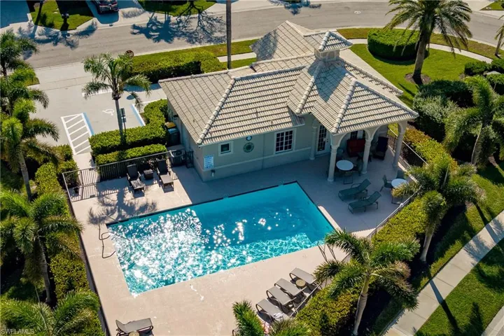 6658 Castlelawn Pl 9, Naples, Florida 34113