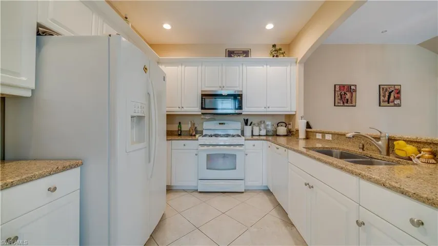 3230  Cottonwood  BEND, Fort Myers, FL 33905