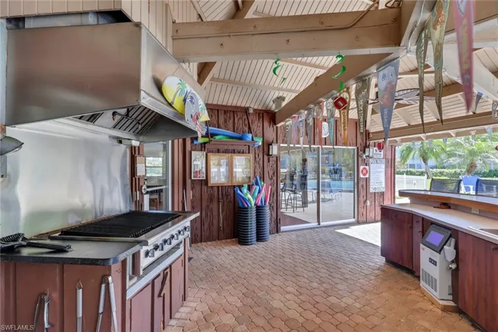 Outdoor community grill