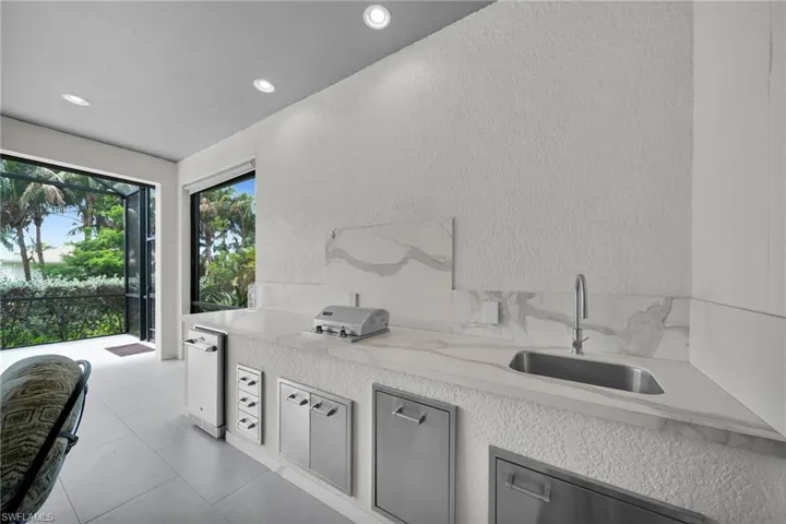 Oversize Lanai with Built-In kitchen