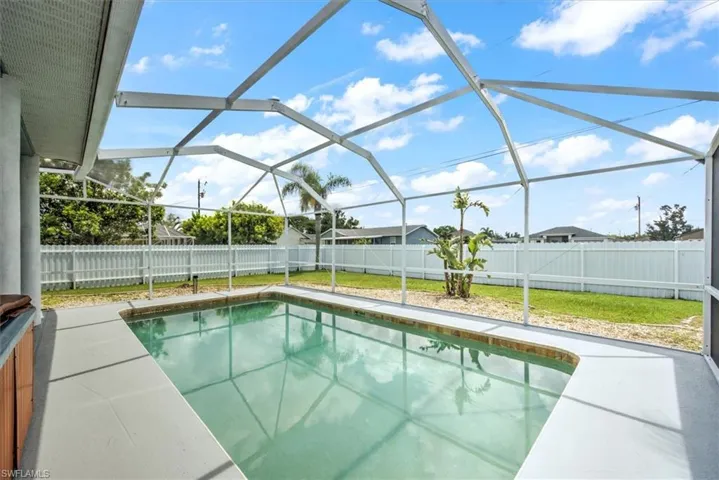 621 SW 9th  AVE, Cape Coral, FL 33991