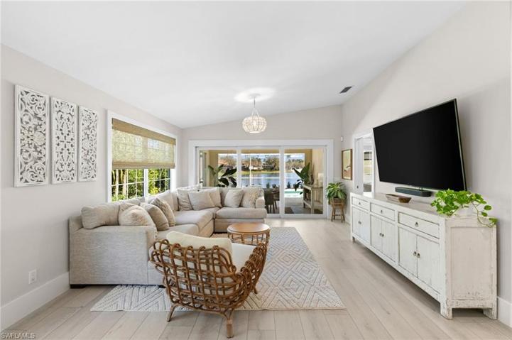 5792  Drummond  WAY, Naples, FL 34119