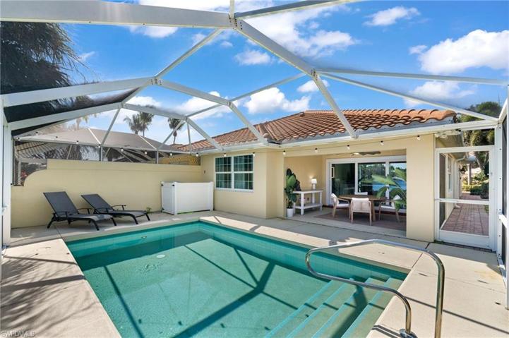 5792  Drummond  WAY, Naples, FL 34119
