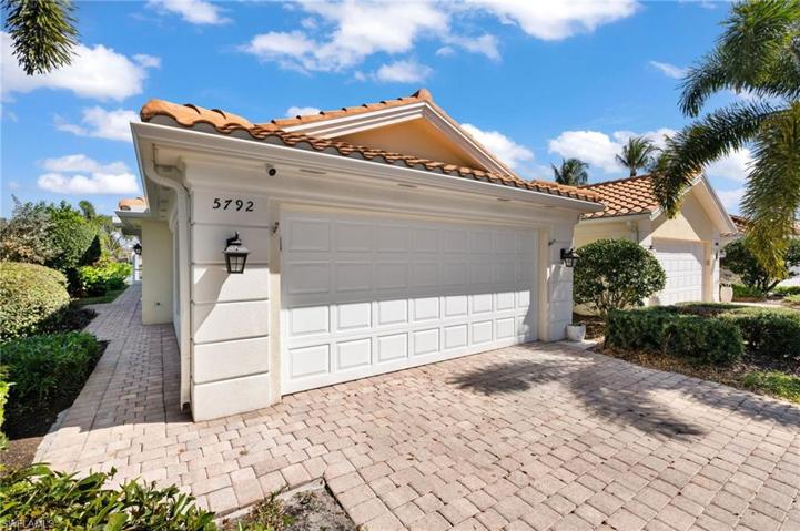 5792  Drummond  WAY, Naples, FL 34119