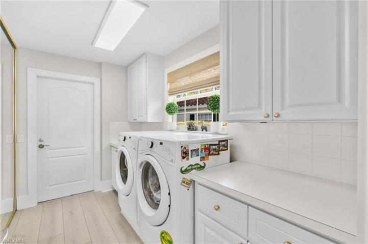 5792  Drummond  WAY, Naples, FL 34119