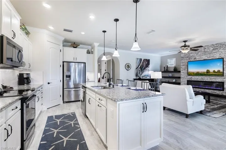 17385  Ashcomb  WAY, Estero, FL 33928