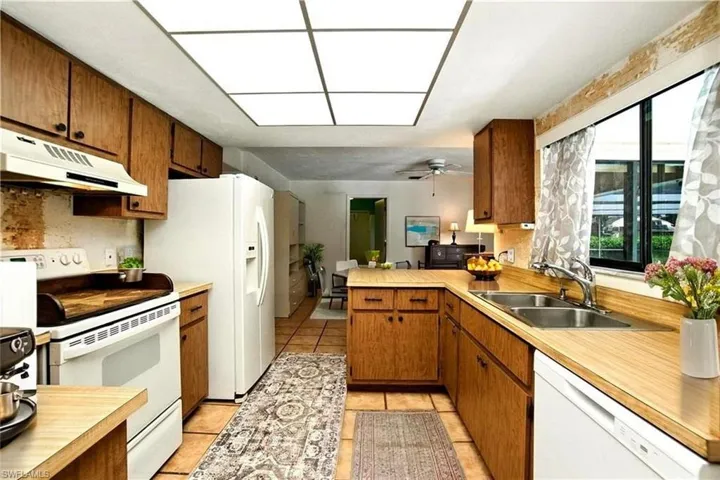 Coffee machine, small rug, Flower vase are virtually staged