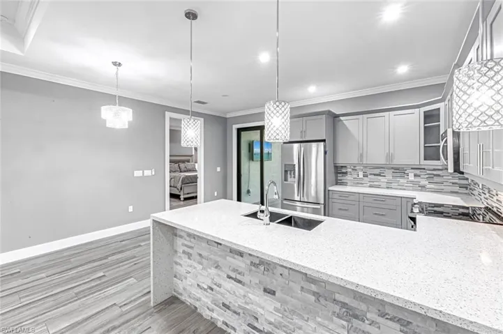 141 20th Ave Nw, Naples, Florida 34120