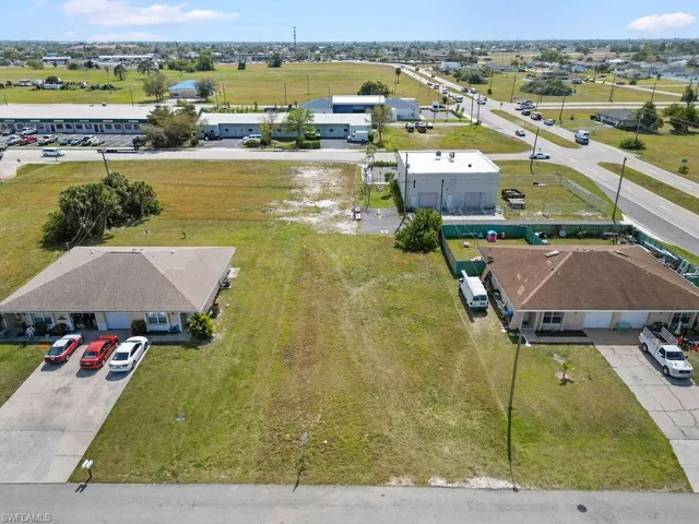 806 NE 8th  ST, Cape Coral, FL 33909