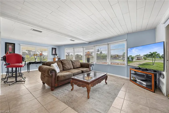 1 Cannes Dr, Naples, Florida 34112