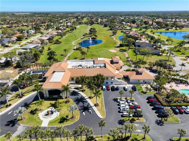 The country club at Spanish Wells is very active - join for an additional fee.