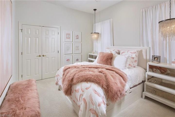 Guest bedroom.