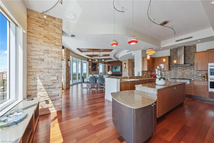 13675 Vanderbilt Dr Ph1105, Naples, Florida 34110