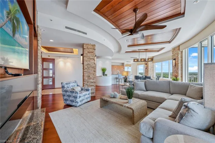 13675 Vanderbilt Dr Ph1105, Naples, Florida 34110