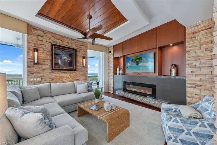 13675 Vanderbilt Dr Ph1105, Naples, Florida 34110