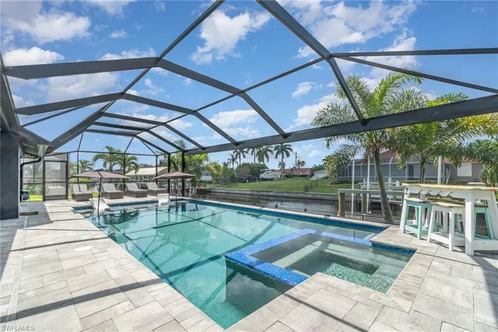 Heated saltwater pool with360 hot tub