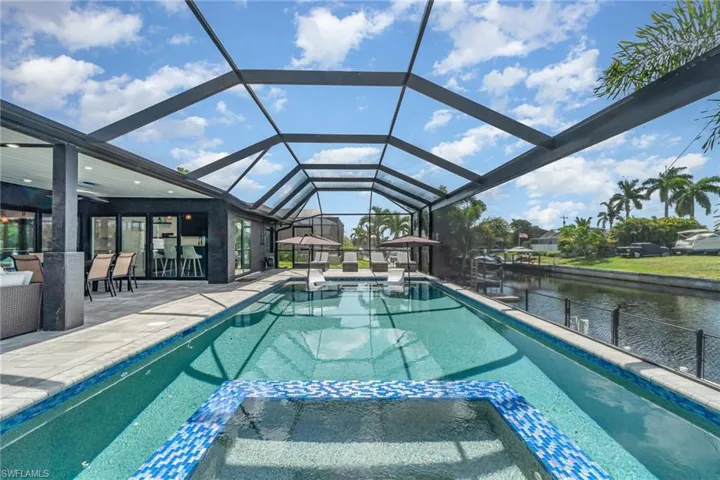 360 degree hot tub and canal view