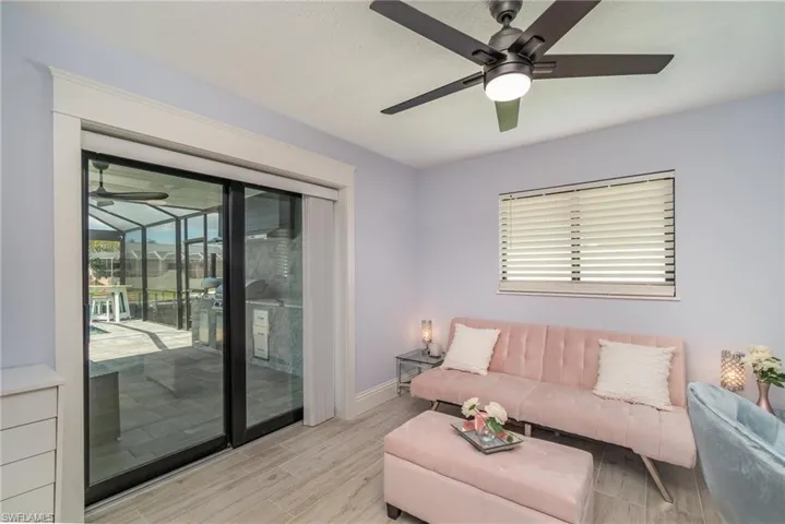 Bedroom access to screened lanai
