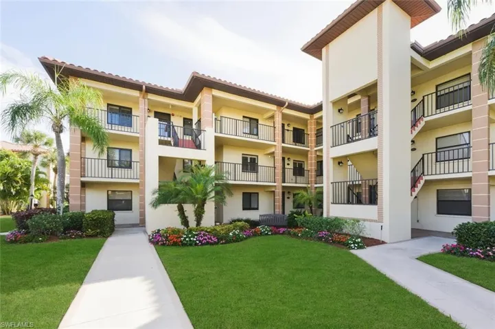 View of apartment building / complex