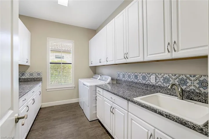 8663  Amour  CT, Naples, FL 34119