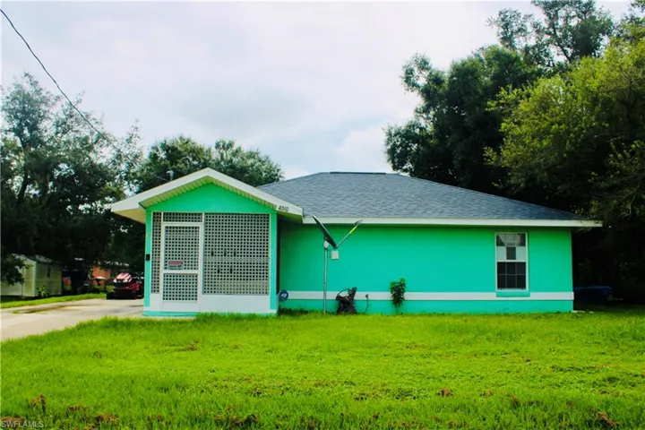View of front of house with a front lawn