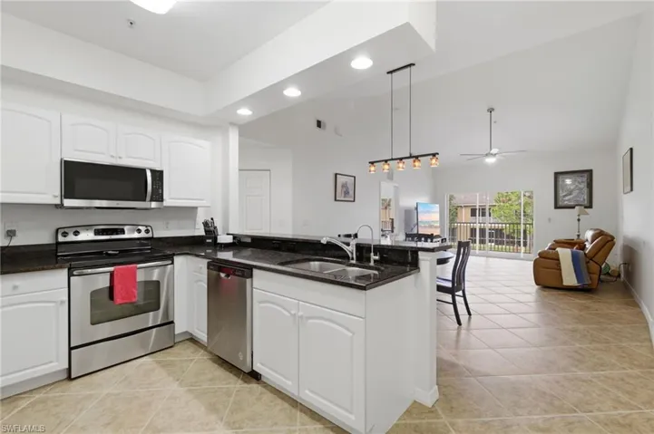 1108 Winding Pines Cir 201, Cape Coral, Florida 33909