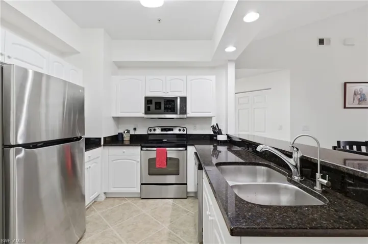1108 Winding Pines Cir 201, Cape Coral, Florida 33909