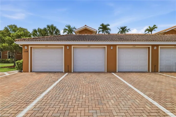 1108 Winding Pines Cir 201, Cape Coral, Florida 33909