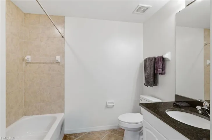 1108 Winding Pines Cir 201, Cape Coral, Florida 33909