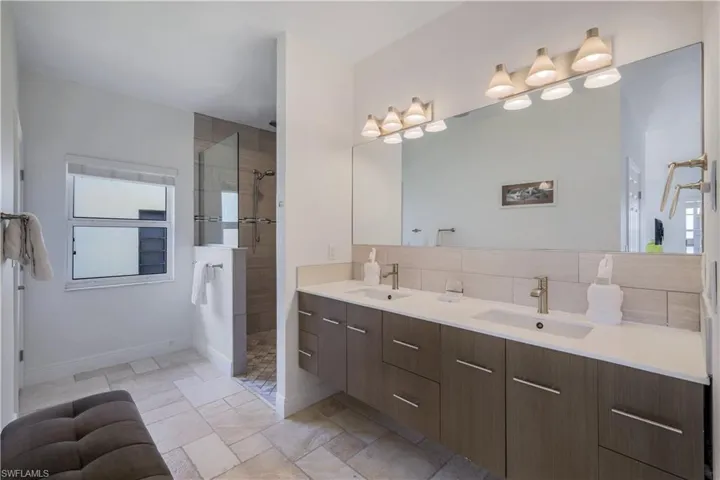 5012 Sw 5th Pl, Cape Coral, Florida 33914